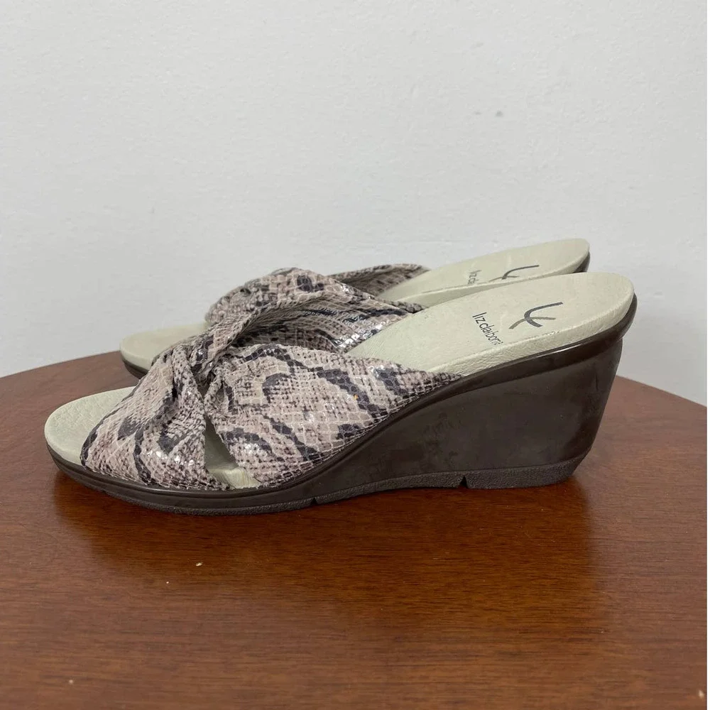 Liz Claiborne Francesca Leather Wedge Slide Sandals in Snakeskin Size 7